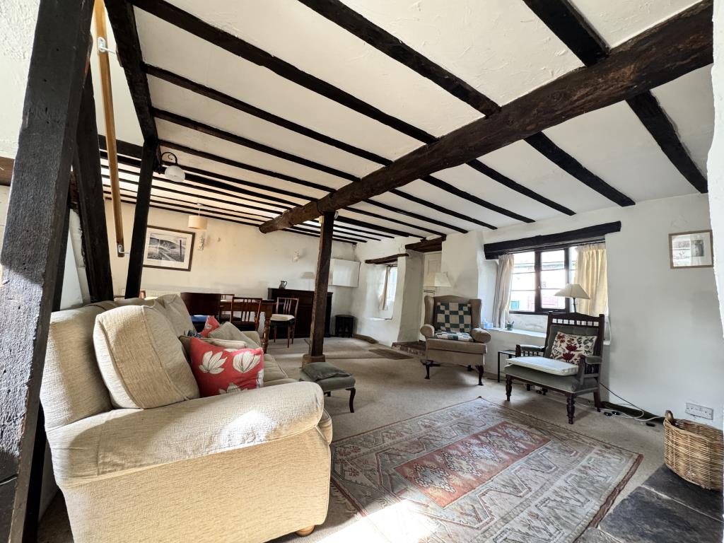 Lot: 161 - CITY CENTRE PERIOD HOUSE - lounge/dining room